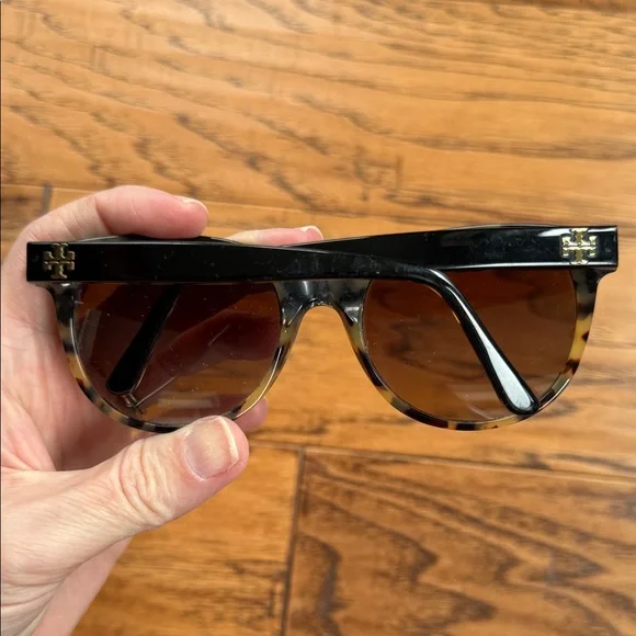 Tory Burch Tortoise Sunglasses and Orange Case - Picture 2 of 7